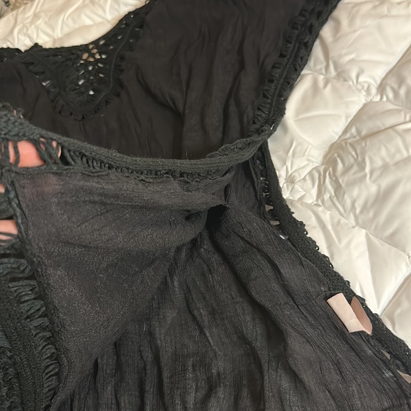 Lovely cover up - Picture 3 of 3